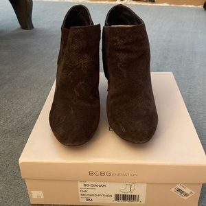 BCBGeneration Dianah Brown Snake Skin Suede Booties Size 9